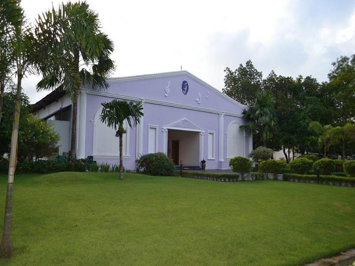 Famous Hotel Bago Exterior photo